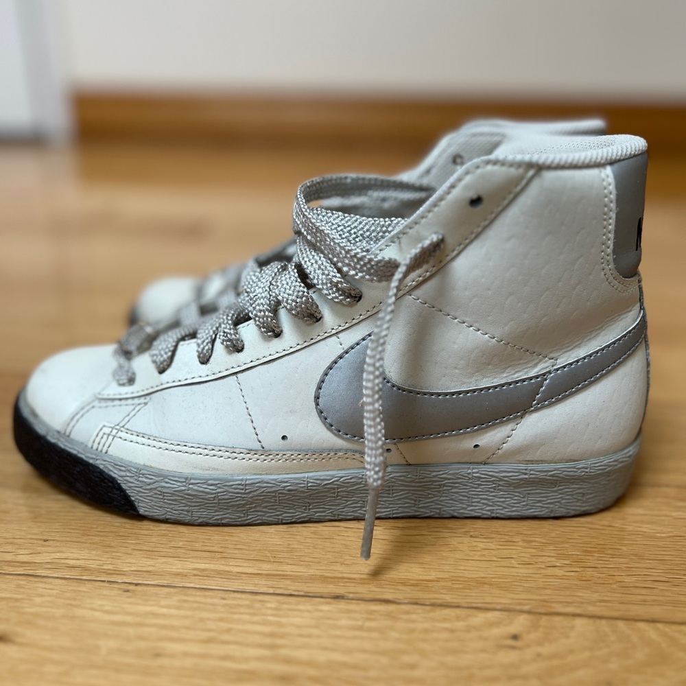Nike Blazer Mid ‘Cream Silver’ Sneakers